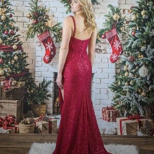 Elegant Sequin Evening Dress in Dazzling Red